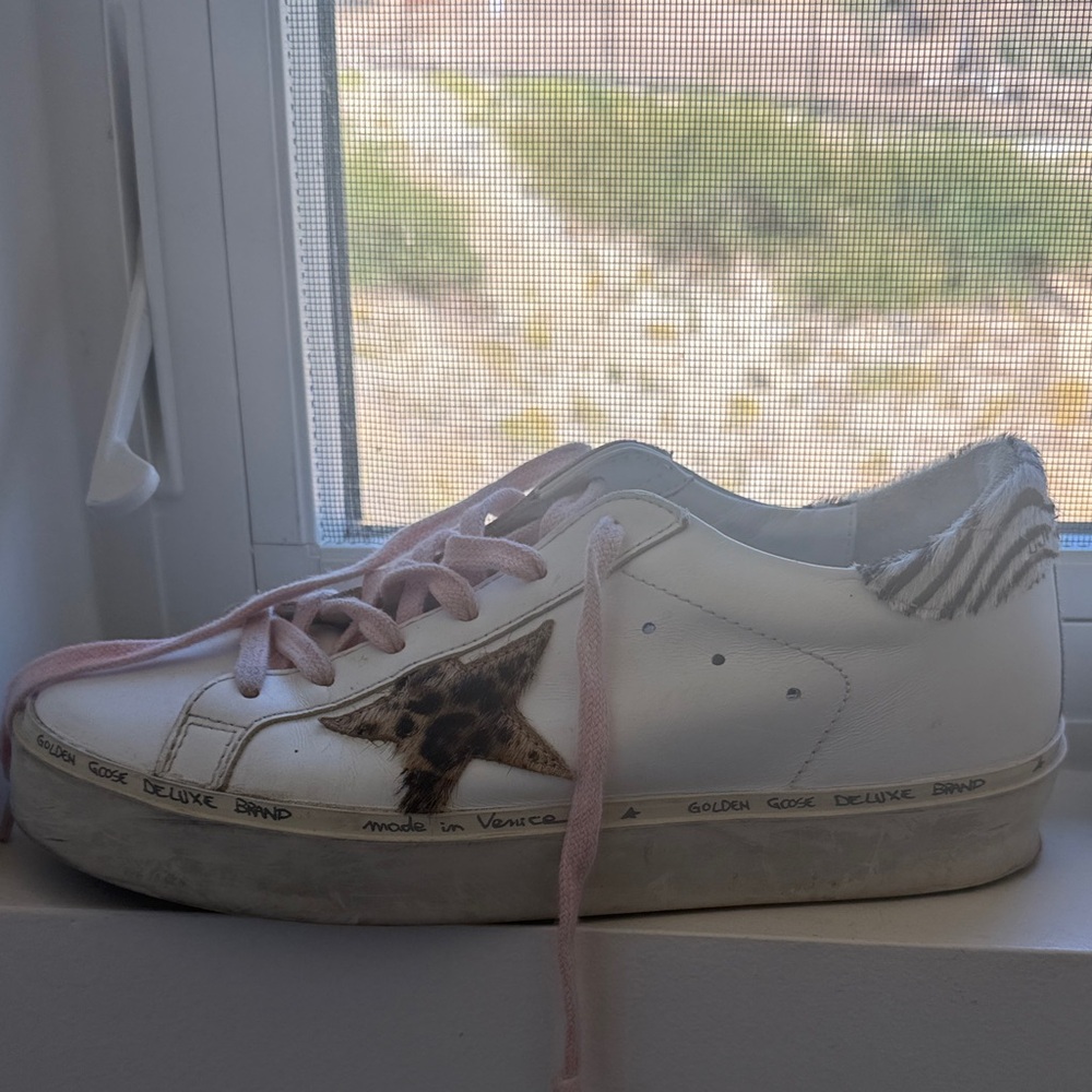 Golden Goose White Sneakers with Black Star - Picture 2 of 5